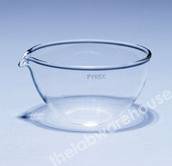 BASIN EVAPORATING PYREX FLAT BOTTOM CURVED SIDES SPOUT 600ML